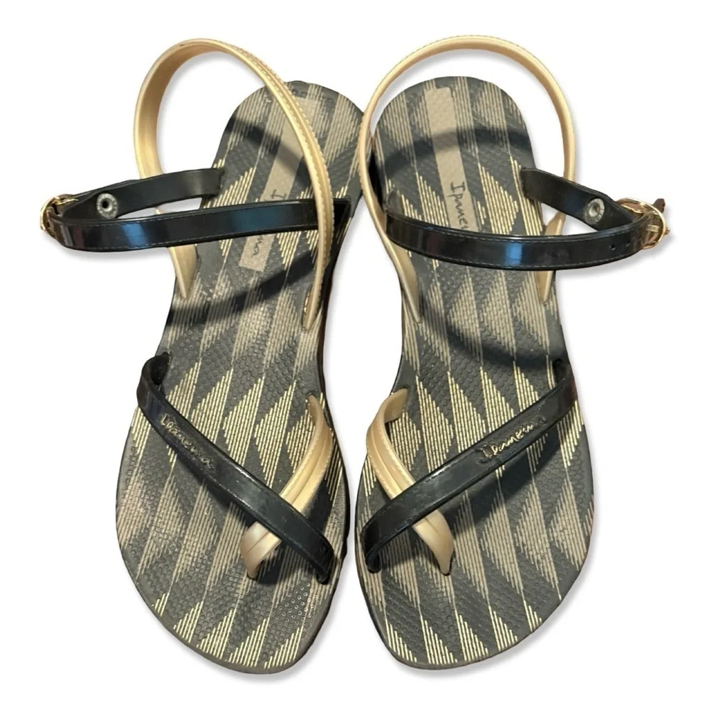 ⭐️IPANEMA Girls Gold and Black Strappy Sandals